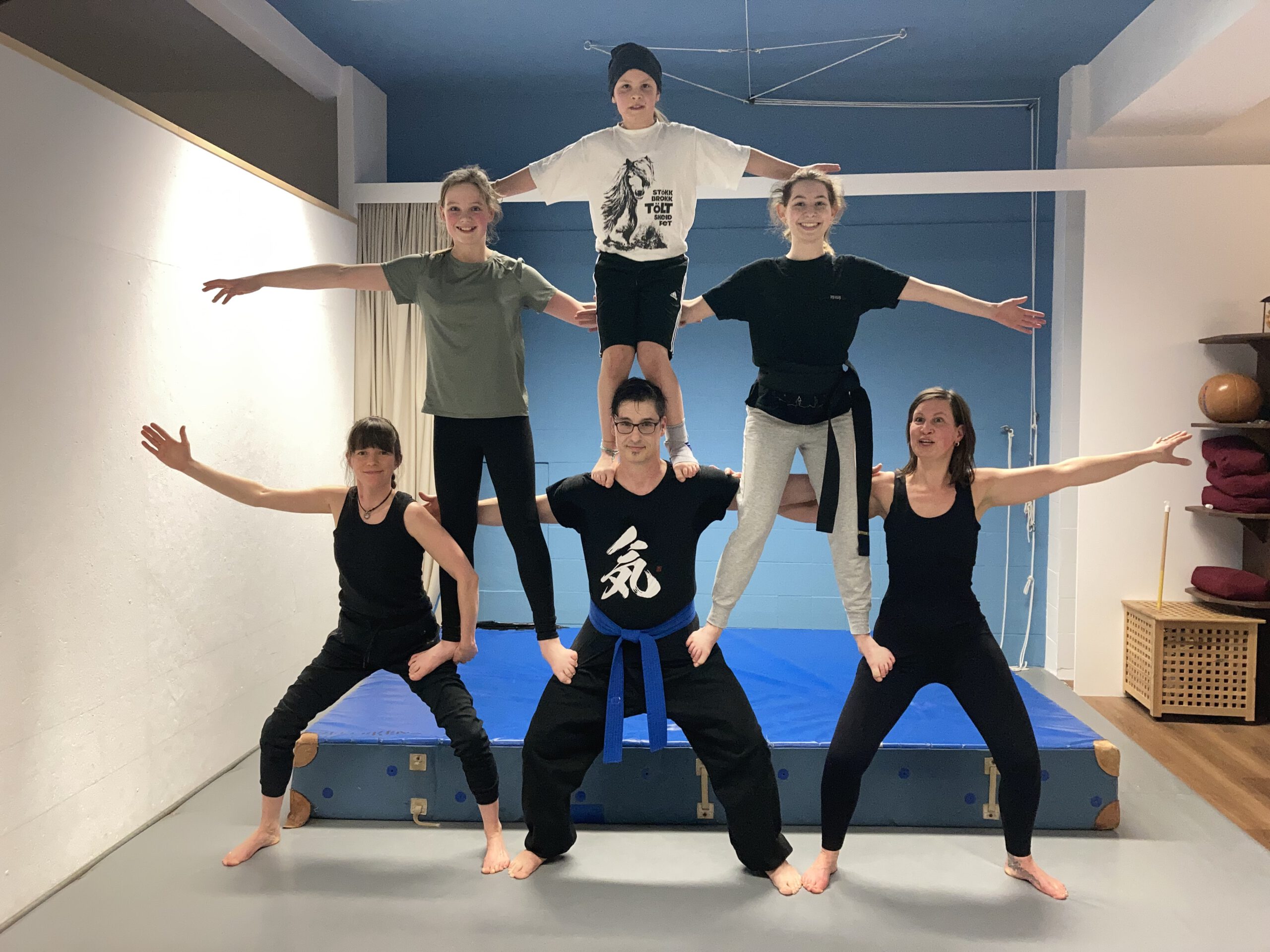 sky banzai martial arts kampfkunst akrobatik yoga barmbek süd flick flack take downs calisthenics asana sintony teamwork personal training pa-kua hamburg
